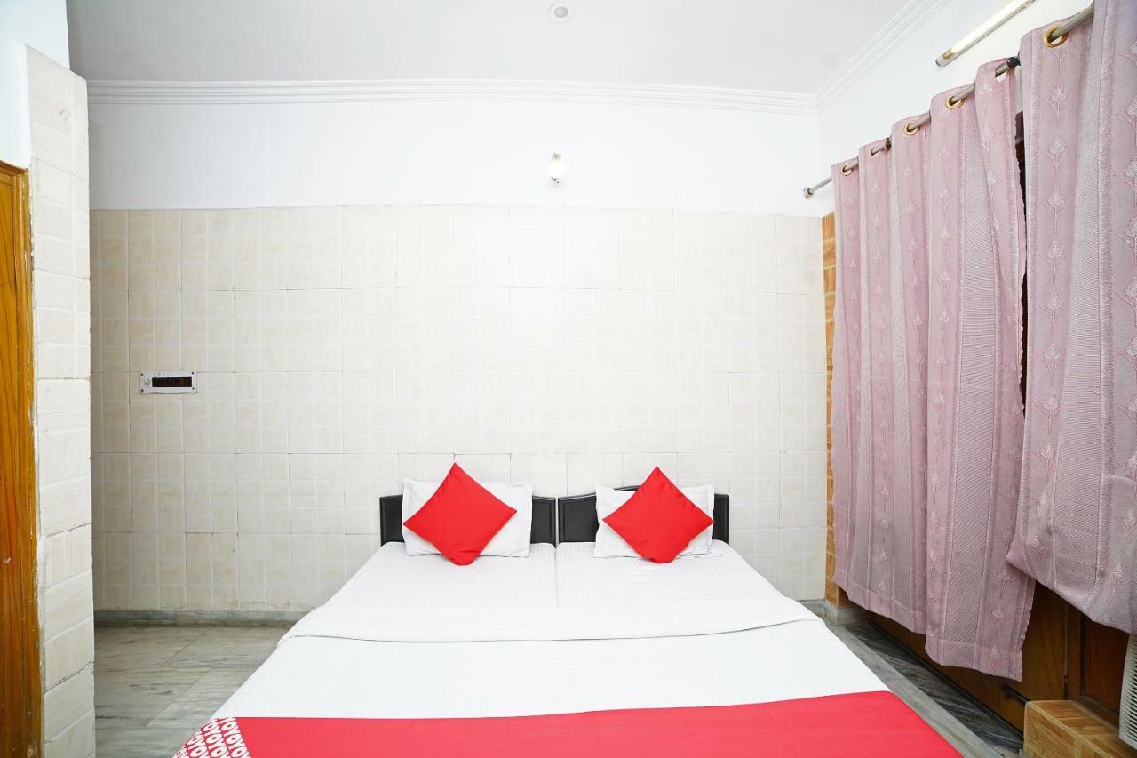 Oyo 39543 Hotel Kk Pantnagar Eksteriør bilde